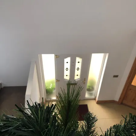 Four Seasons House 밀퍼드