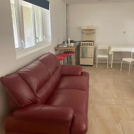 Four Seasons House Milford